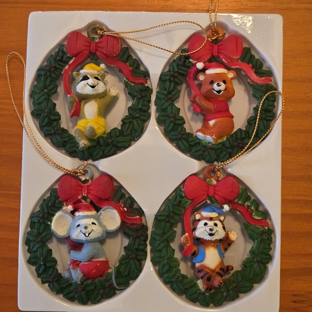 Vtg Hong Kong Boxed Critter Wreath Christmas‎ Tree Ornaments Hand Painted EUC